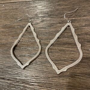 Kendra Scott Sophia Drop Earrings in Silver